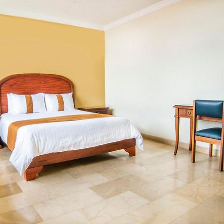 Gran Hotel De Lago - Lago Agrio Nueva Loja Ngoại thất bức ảnh