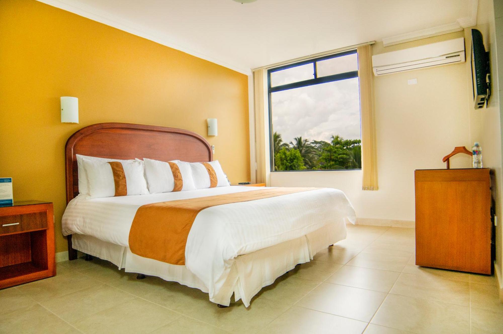 Gran Hotel De Lago - Lago Agrio Nueva Loja Ngoại thất bức ảnh