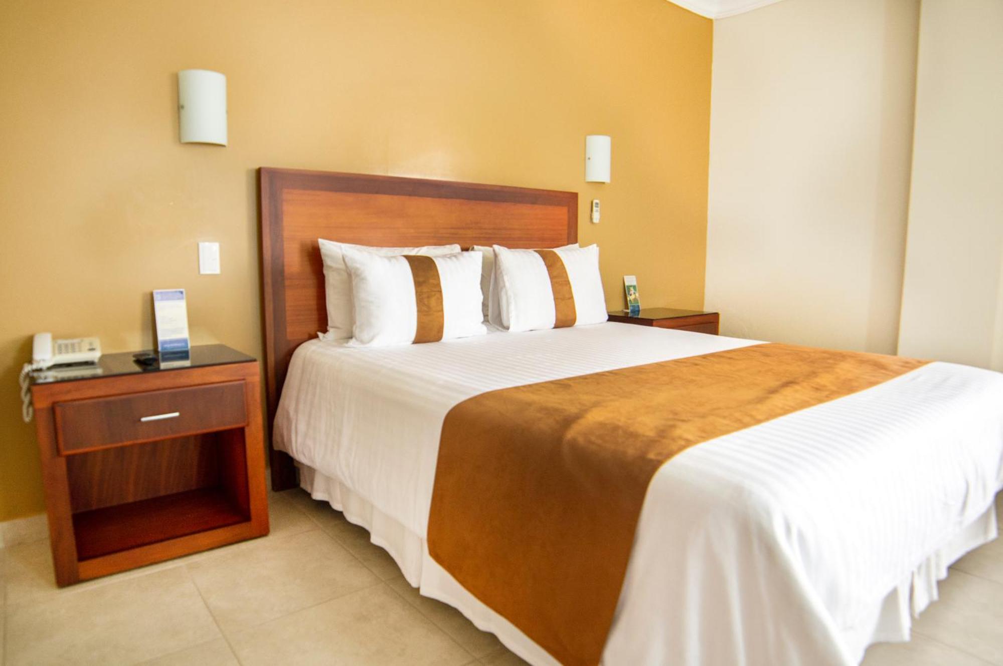 Gran Hotel De Lago - Lago Agrio Nueva Loja Ngoại thất bức ảnh