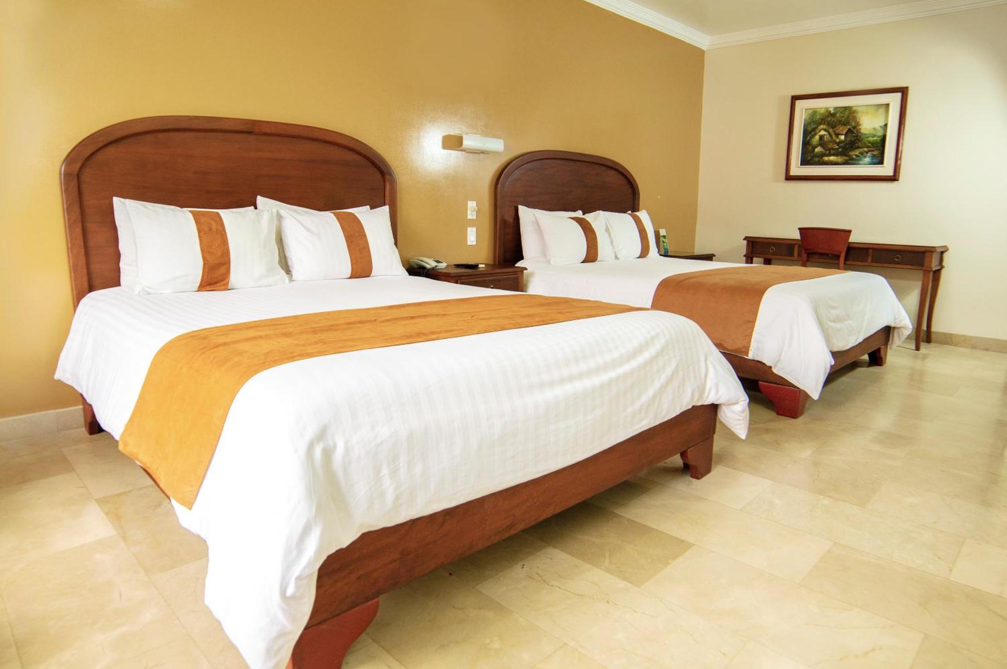 Gran Hotel De Lago - Lago Agrio Nueva Loja Ngoại thất bức ảnh