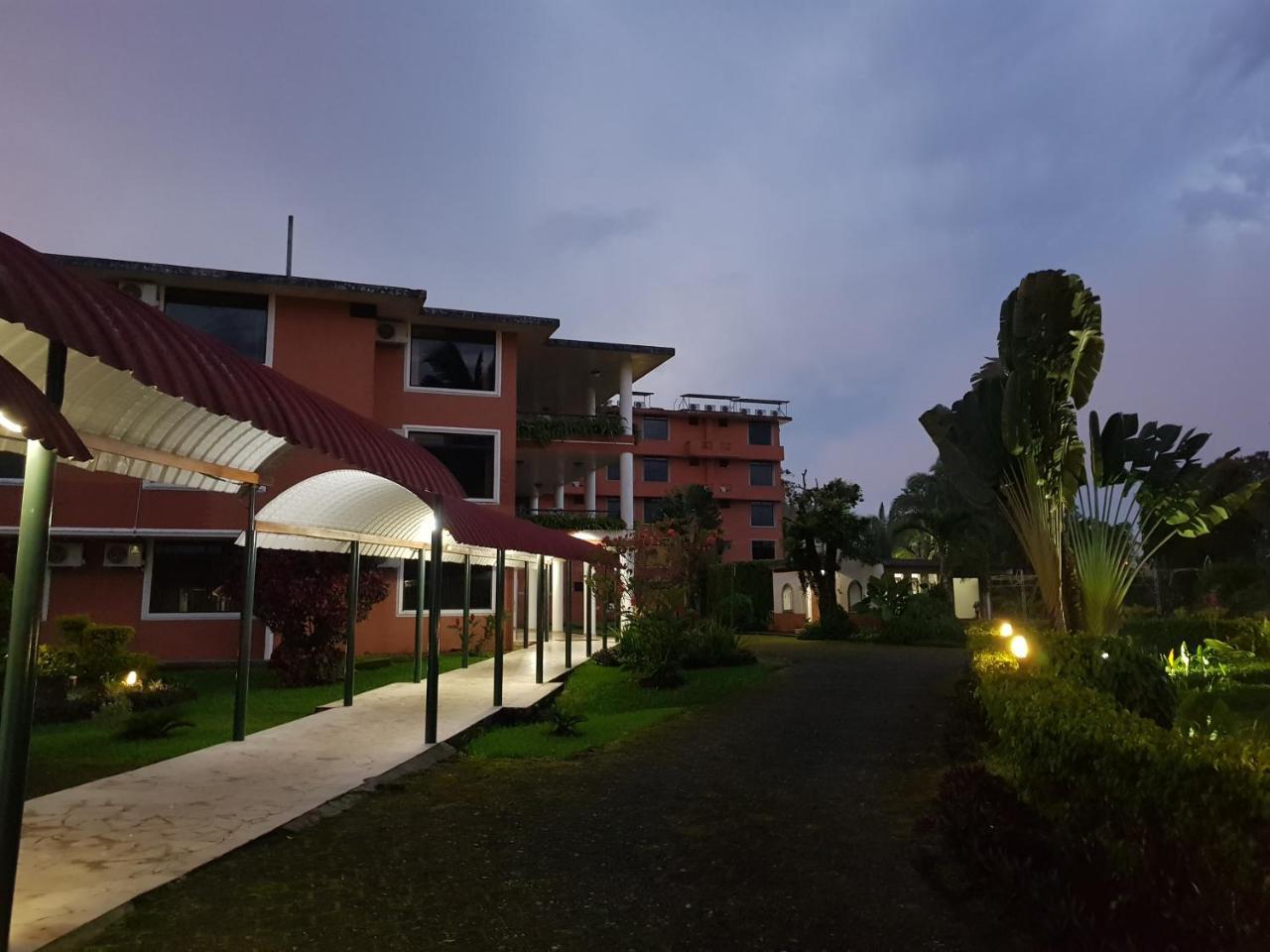 Gran Hotel De Lago - Lago Agrio Nueva Loja Ngoại thất bức ảnh