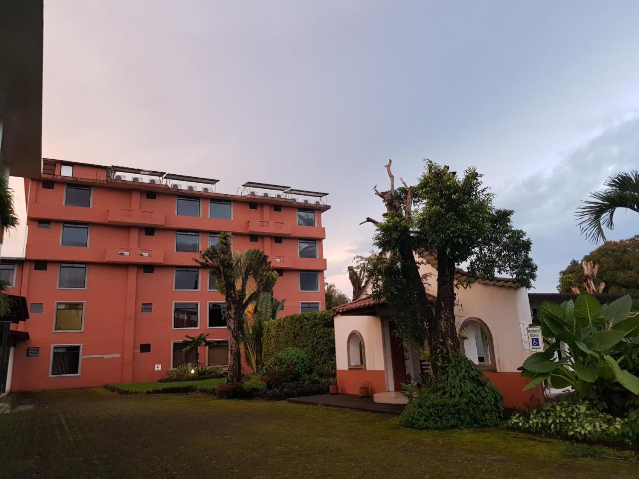 Gran Hotel De Lago - Lago Agrio Nueva Loja Ngoại thất bức ảnh